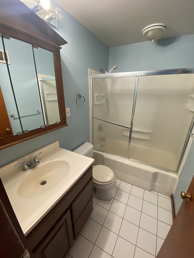 Bathroom - 9008 Mulberry Rd