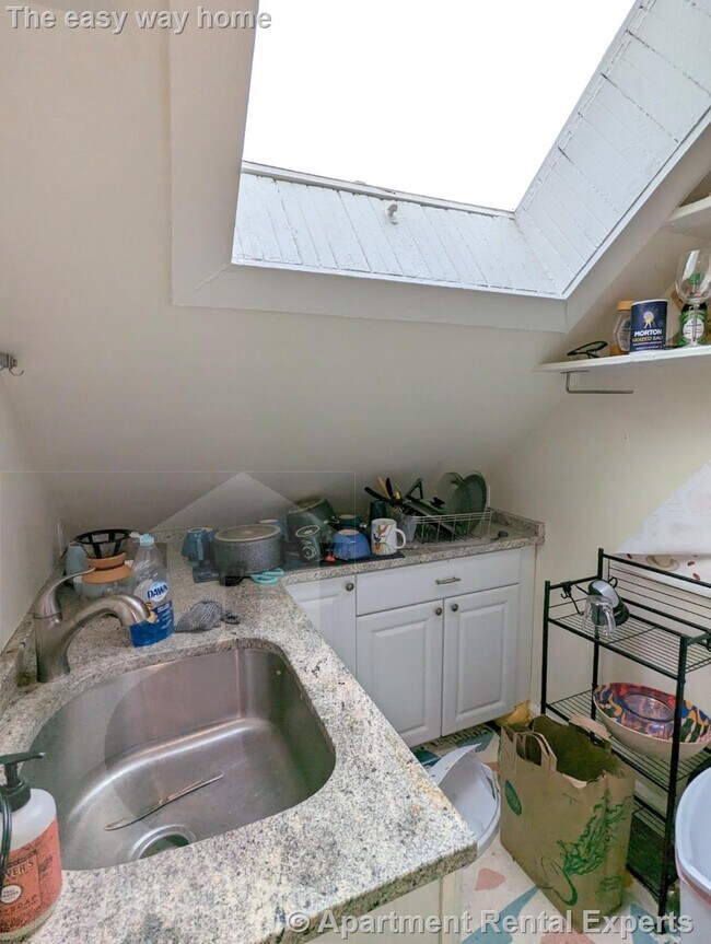 Building Photo - 44 Central St