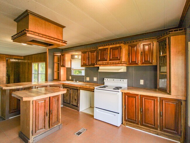 Building Photo - 1810 Vales Mill Rd