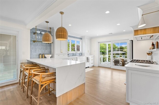 Building Photo - 4 Carriage Ln