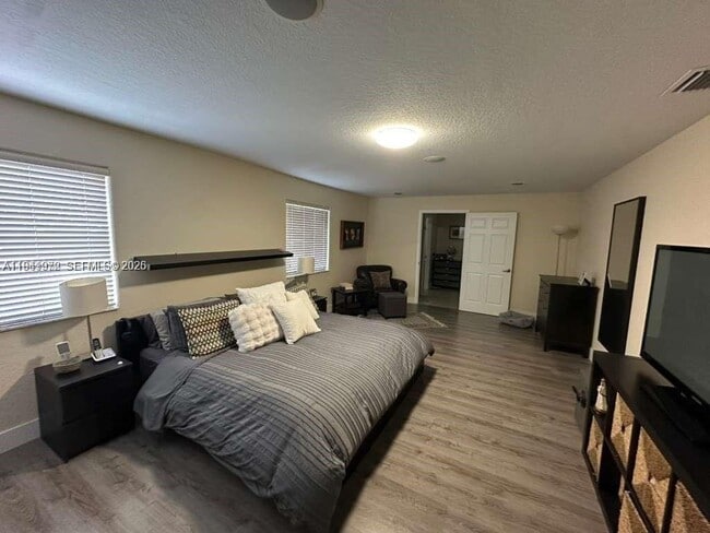 Building Photo - 1063 Sunflower Cir