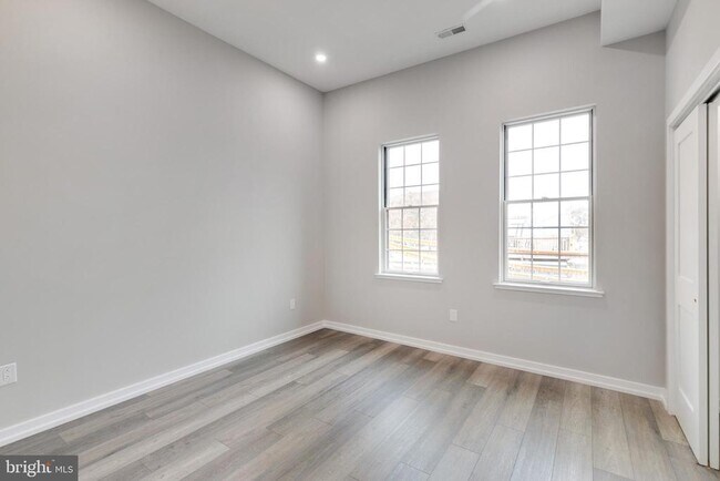 Building Photo - 752 S 16th St