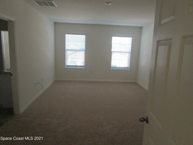 Building Photo - 3635 Peony Ct SE