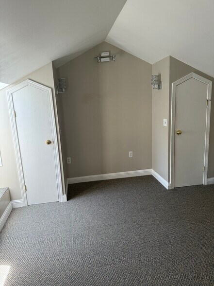 upstairs br 2 - 4 closet - 21744 Almaden Rd