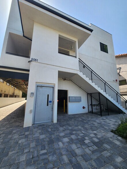 Building Photo - 6061 Fulton Ave