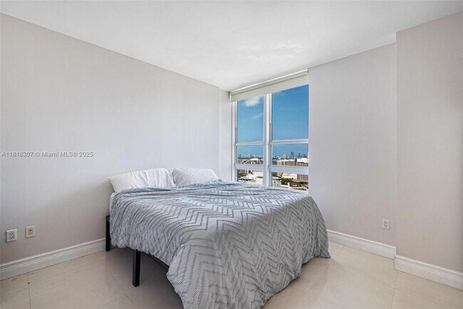 Building Photo - 951 Brickell Ave