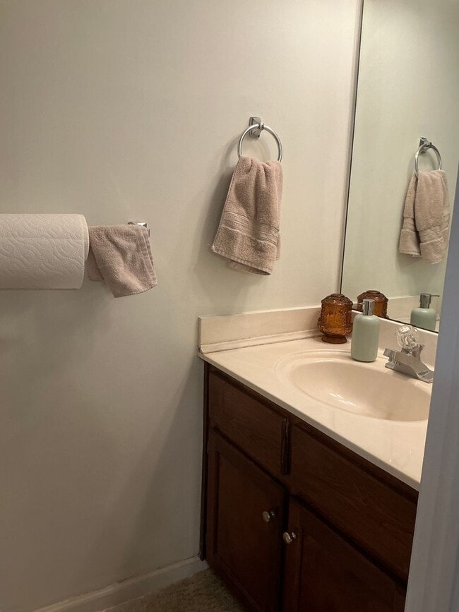 Building Photo - 1 Bedroom/2 .5 Bath Condo located in River...