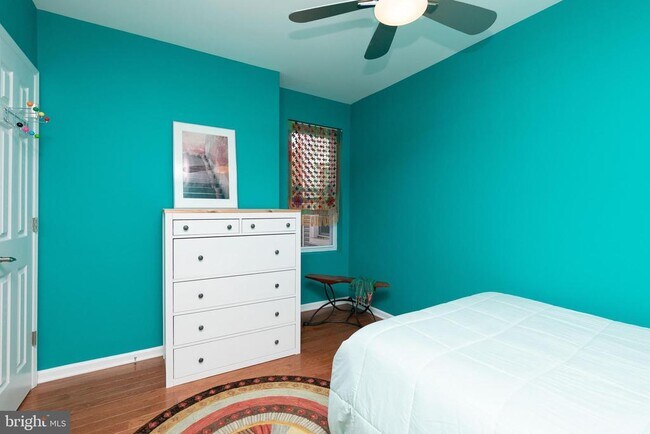 Building Photo - 456 Winona St
