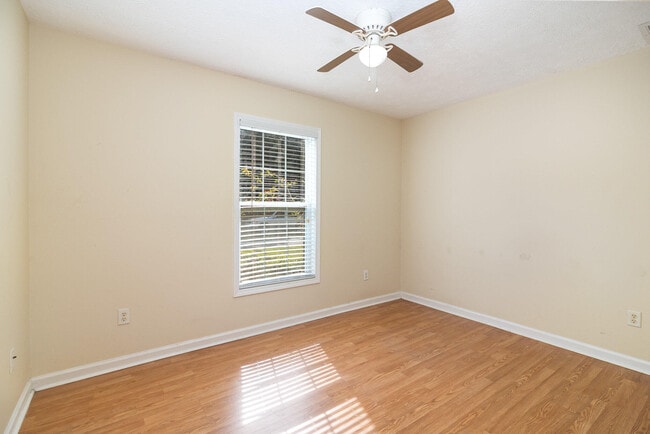Building Photo - 1520 Magnolia St NE