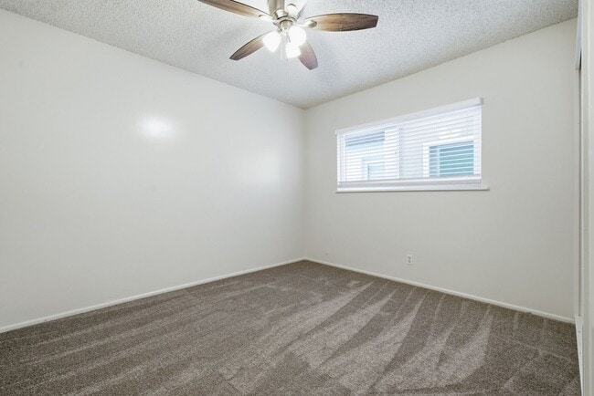 Building Photo - 4911-4911 River Ave