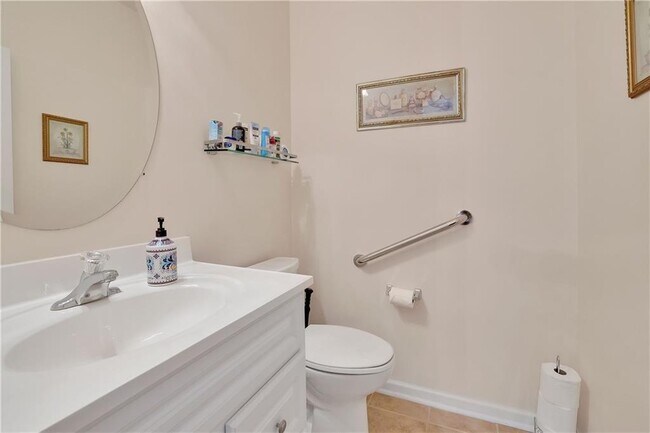 Building Photo - 2369 Suwanee Pointe Dr
