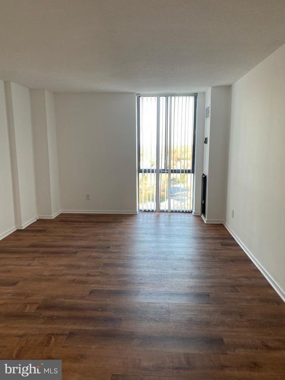 Building Photo - 2311 Pimmit Dr
