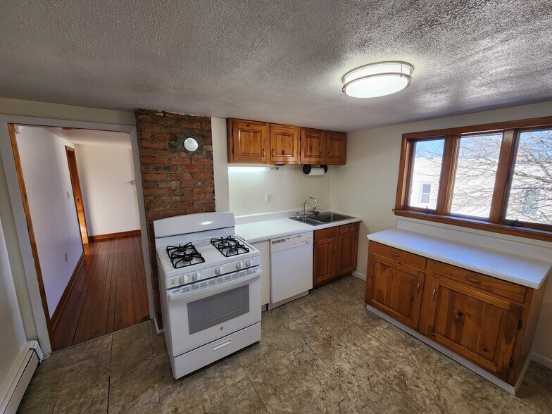 Building Photo - 95 3rd Ave