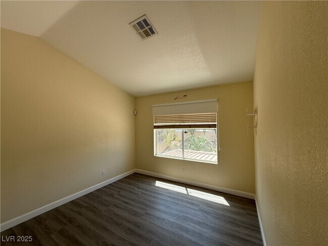 Building Photo - 2113 Desert Pines St