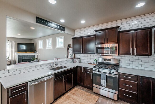 Building Photo - Beautiful 3 Bedroom on Large Corner Lot!