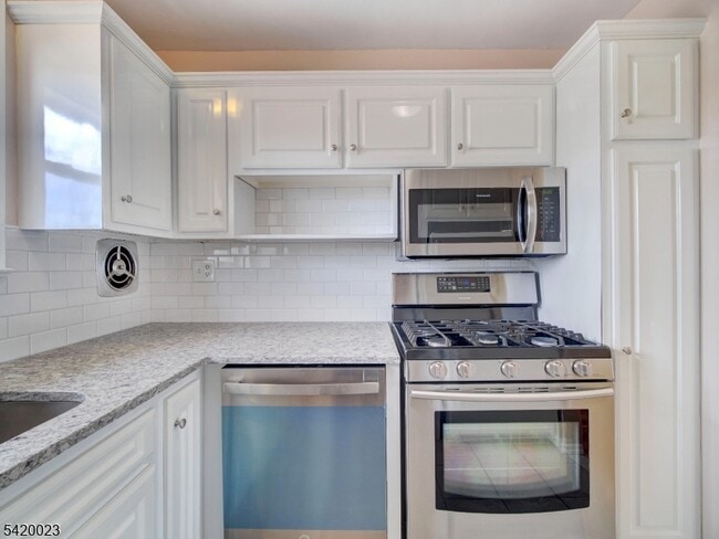 Building Photo - 741 Bloomfield Ave