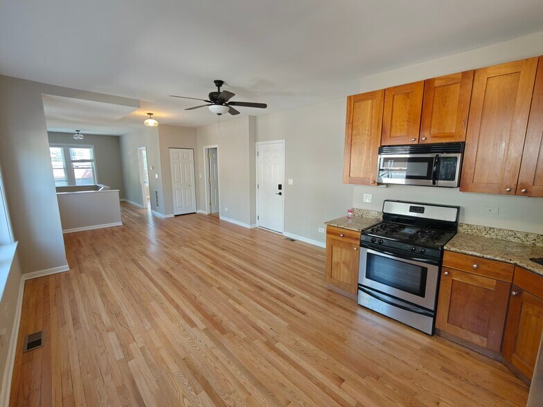 Building Photo - 4946 N Ridgeway Ave