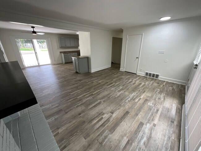 Building Photo - 4026 Sedgewood Ln