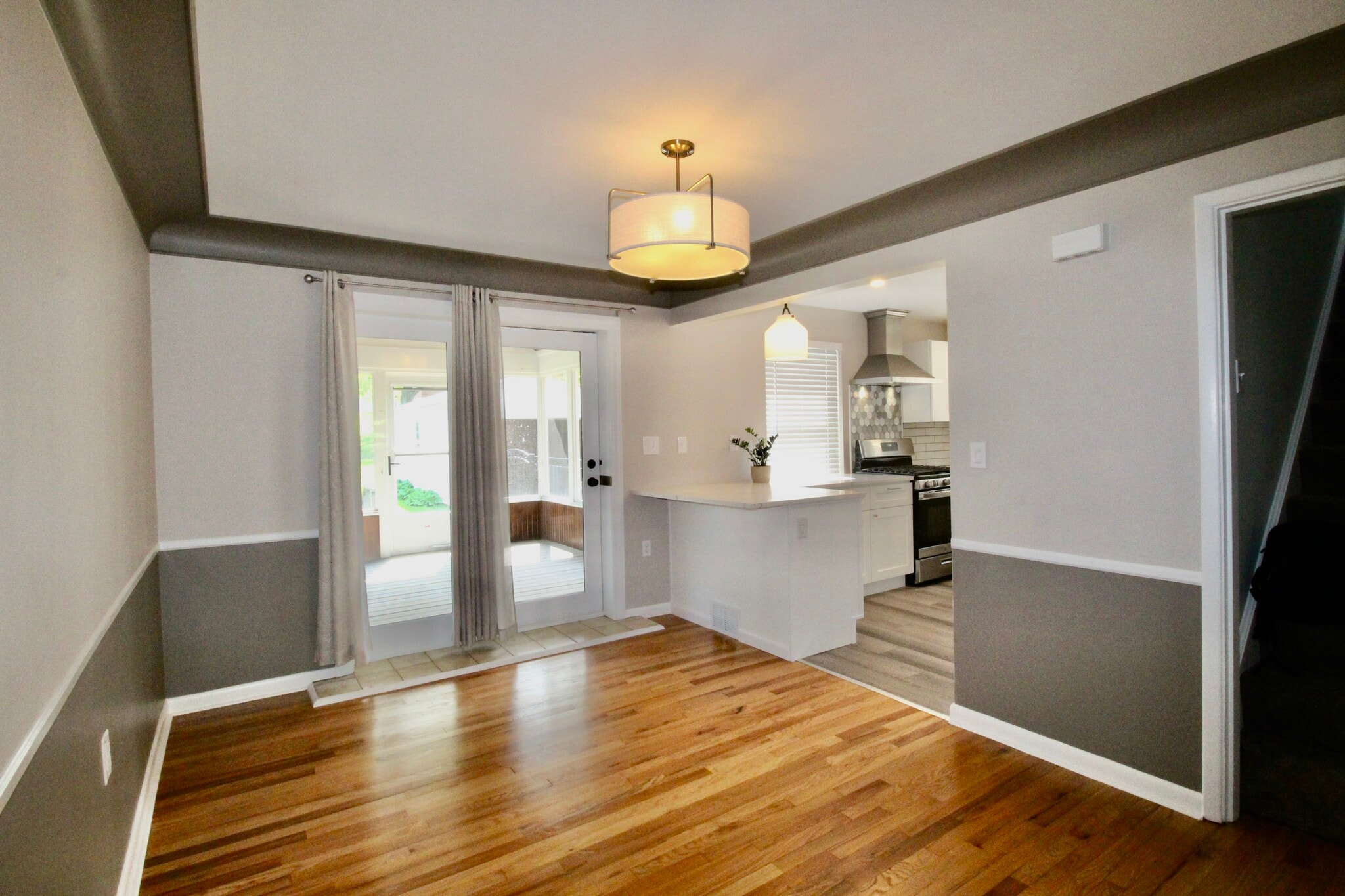 Building Photo - 3893 Mantell Ave