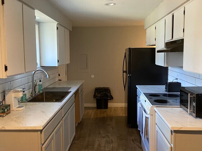 Building Photo - 1615 4th St