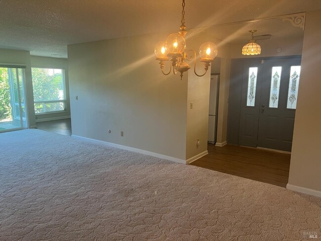 Building Photo - 341 Rockgreen Pl