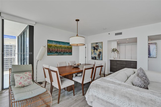 Building Photo - 20281 E Country Club Dr