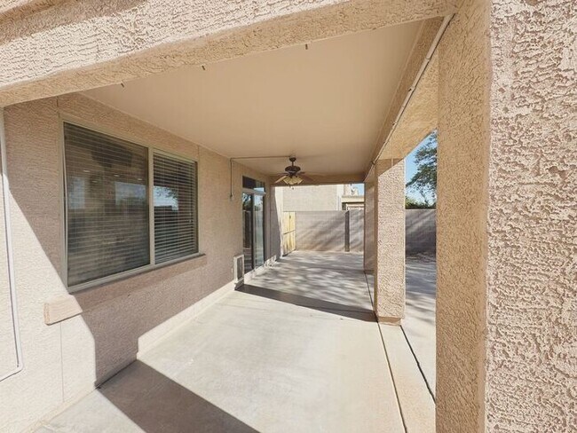 Building Photo - MOVE IN SPECILAS!! 5BD 3BA IN JOHNSON RANC...