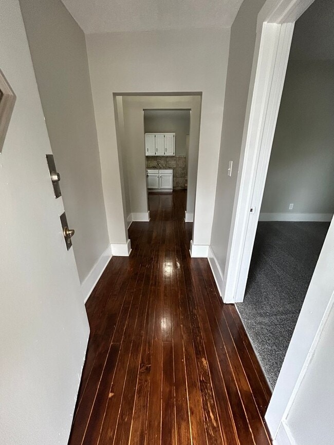 Building Photo - Right Size and a Great Location! Two bedroom Home!