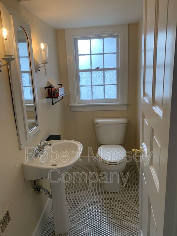 Building Photo - 2546 Woodcreek Rd