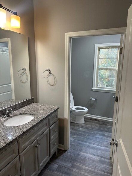 Building Photo - 723 Murphy St