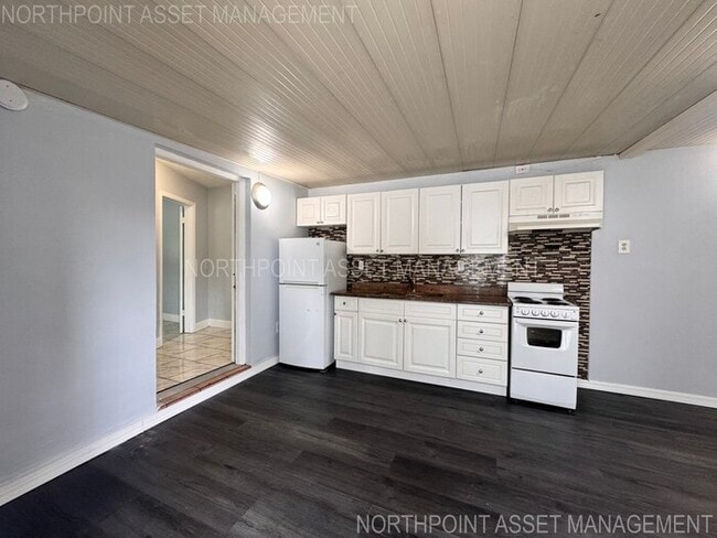 Building Photo - 2 Spacious Bedrooms and 2 Modern Bathrooms...