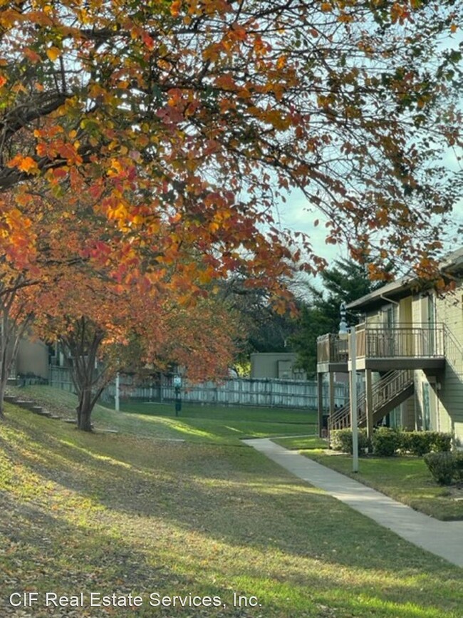 Building Photo - 2 br, 1 bath House - 1500 Lake Shore Dr. U...