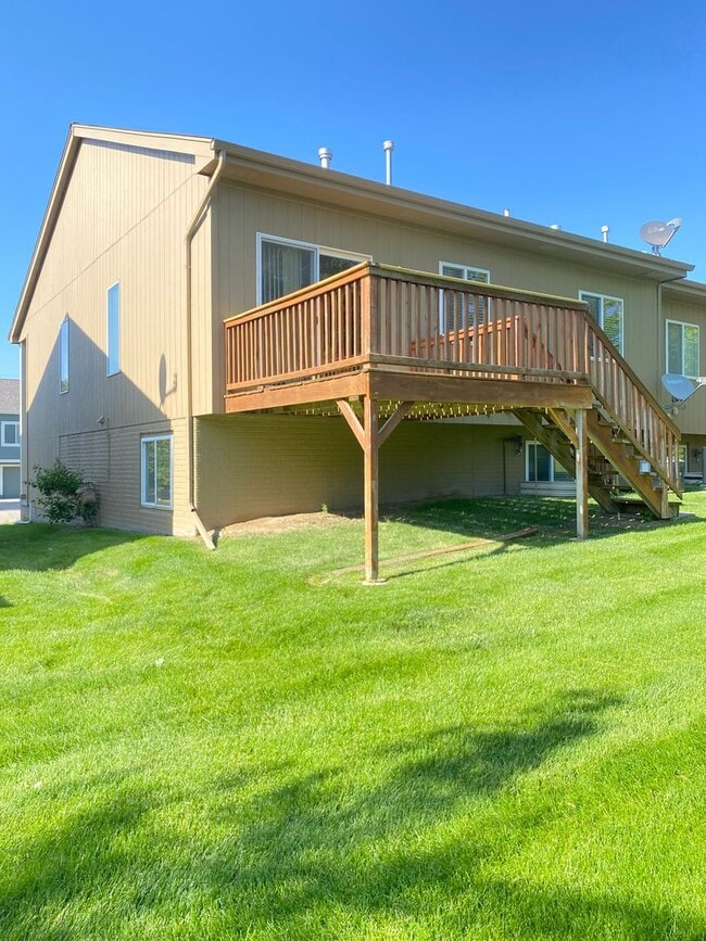 Building Photo - Beautiful 3 bed, 2 bath house at $2095 *PR...