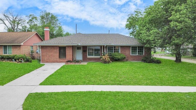 Building Photo - 3111 Tanglebriar Dr