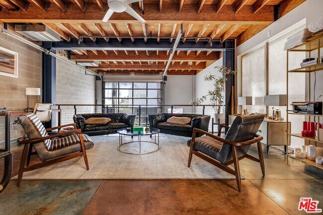 Building Photo - 2114 Narcissus Ct