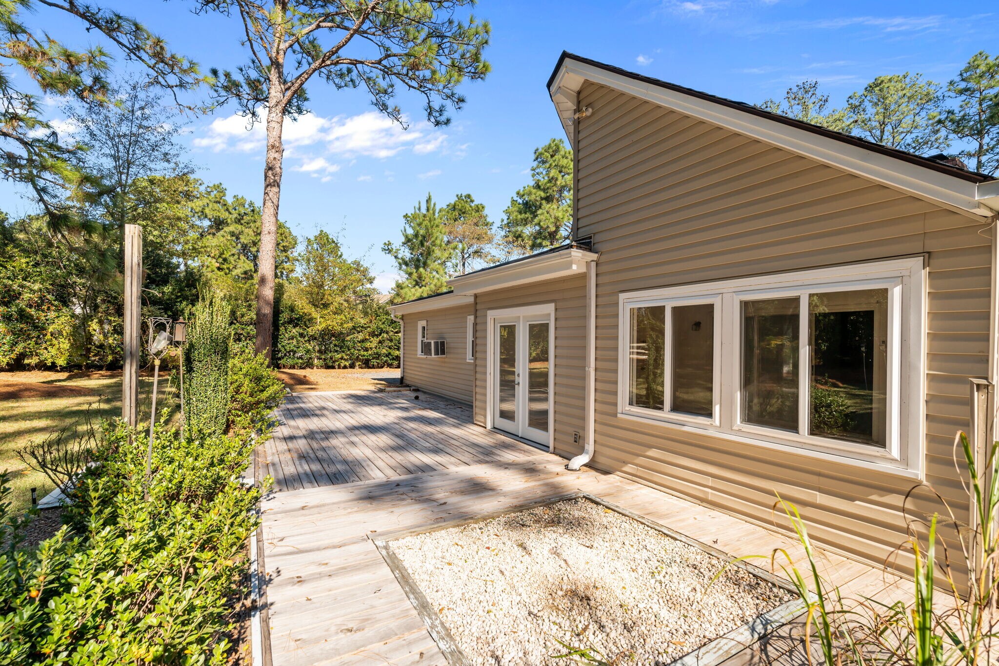 Building Photo - 53 Pine Lake Dr