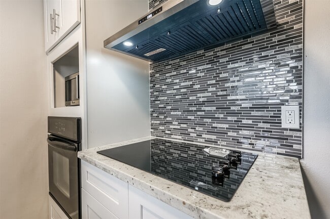 Building Photo - 15222 Wickbriar Dr