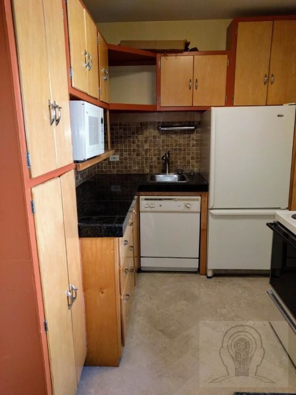 Building Photo - 1 bedroom in CHICAGO IL 60640
