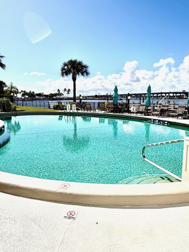 Building Photo - 2840 S Ocean Blvd