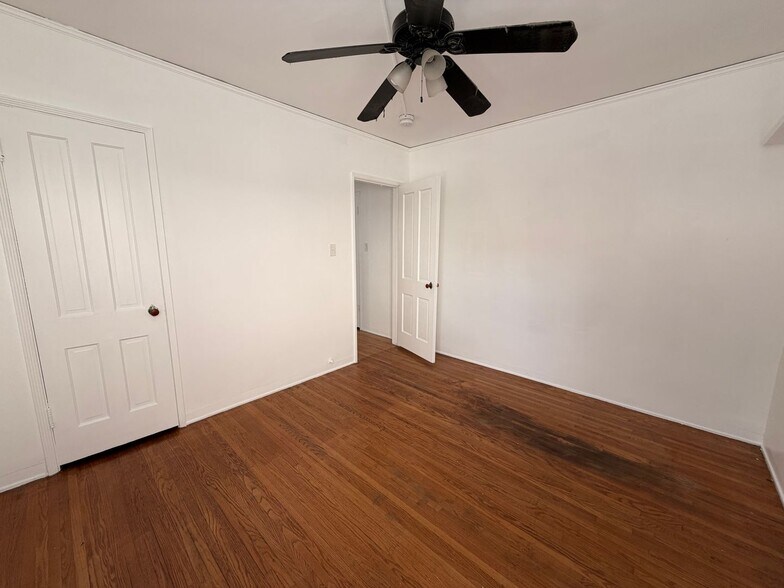 Building Photo - 820 N Edinburgh Ave