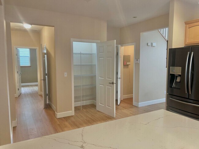 Building Photo - Must See! Beautiful 3bd/ + Bonus Rm/2.5 bath/ Primary Bed on Main/ /Heat Pump/Updated Features