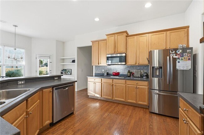 Building Photo - 2050 Willshire Glen