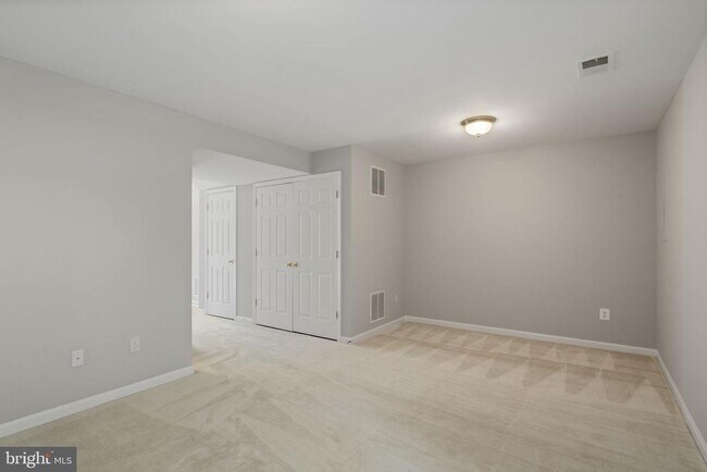 Building Photo - 1026 Longview Ln