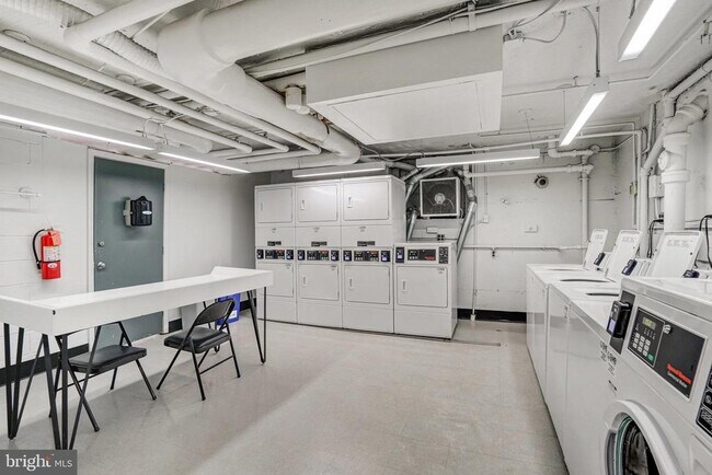 Building Photo - 1200 S Arlington Ridge Rd