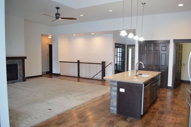 Building Photo - Stunning Westside Home