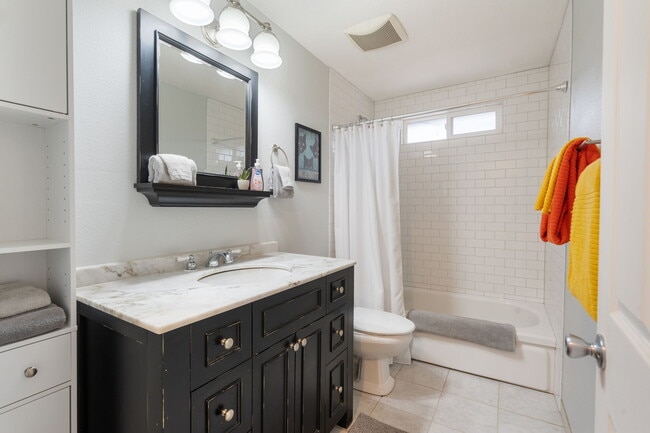 Building Photo - 7414 SE Ogden St