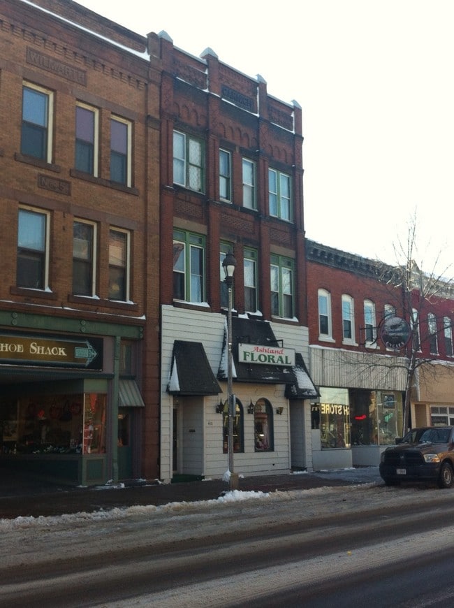 Building Photo - 410 Main St W