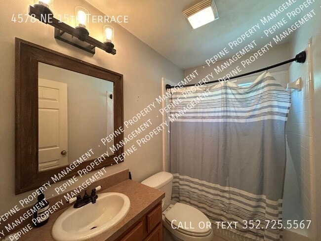 Building Photo - 4578 NE 15th Ter