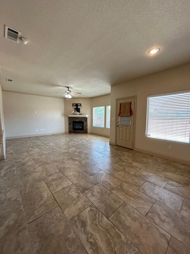 Building Photo - LOCATION, LOCATION, LOCATION-4 bedroom in Legado Estates
