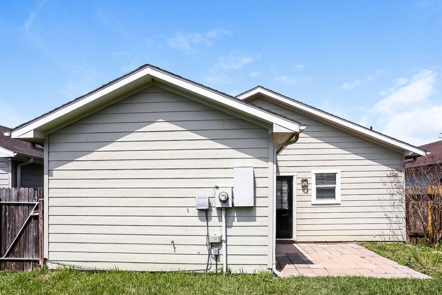 Building Photo - 10227 Berry Hill Ln